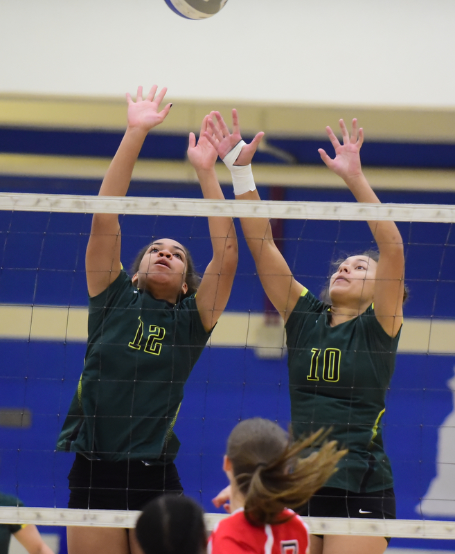 Lady Burros Volleyball beat Dickson Co. in 5 sets to win 3rd straight District 11 Championship