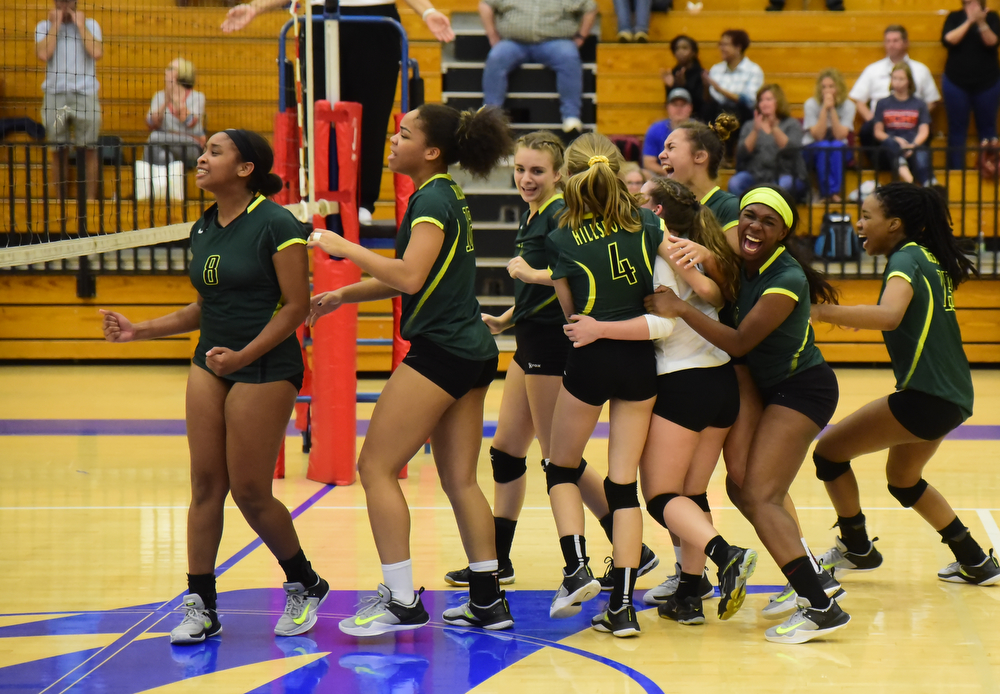 Lady Burros Volleyball beat Dickson Co. in 5 sets to win 3rd straight District 11 Championship