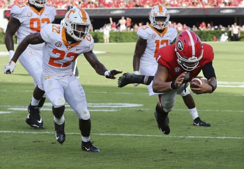 Georgia quarterback Justin Fields dives into the end zone past Tennessee defensive back Micah Abernathy for a 24-0 lead during the third quarter of an NCAA college football game Saturday, Sept. 29, 2018, in Athens, Ga. (Curtis Compton/Atlanta Journal Constitution via AP)