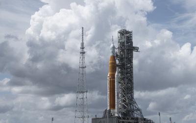 NASA aims for saturday launch for new moon rocket, Take 2