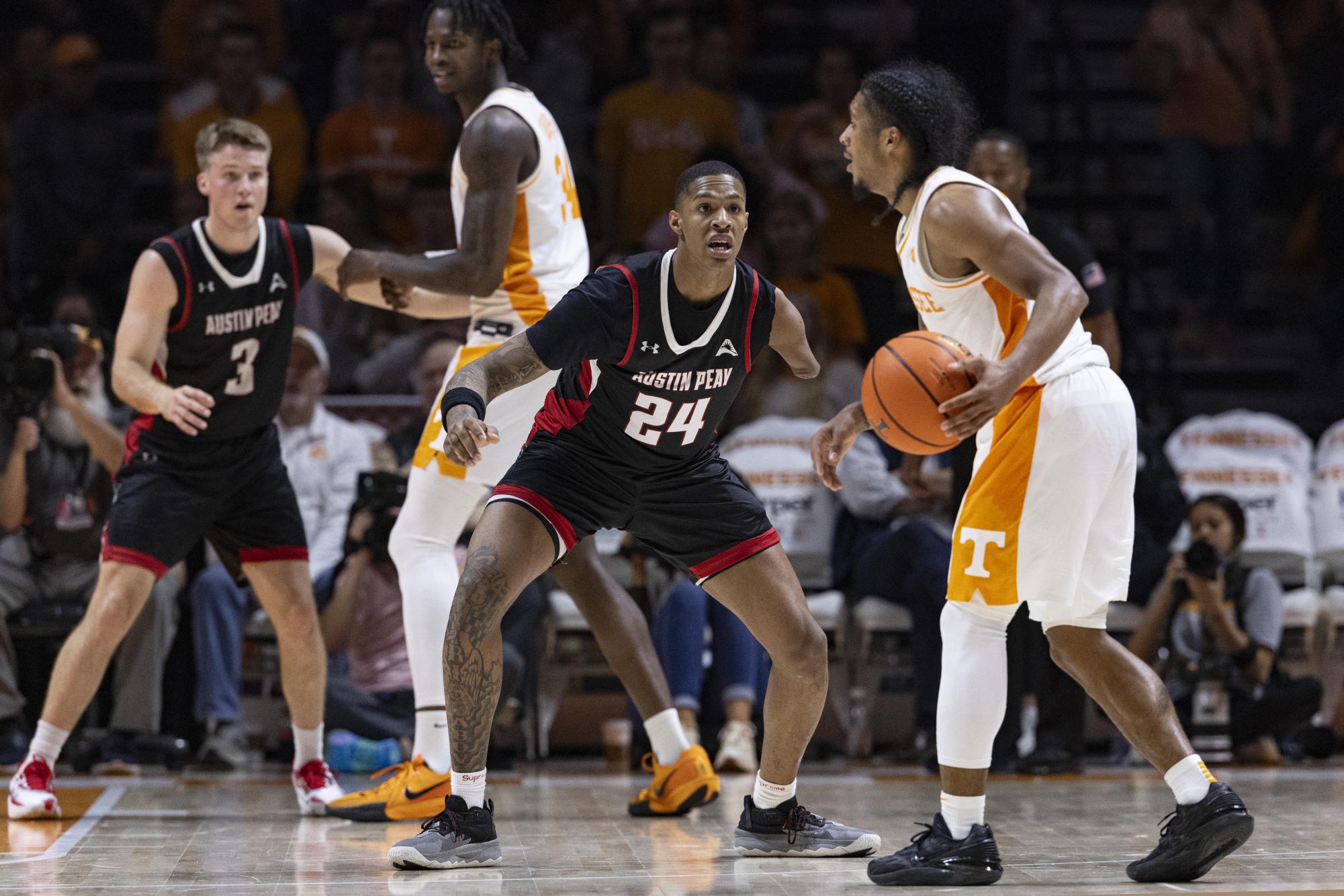 Hansel Enmanuel making an impact for Austin Peay on court with his 1 arm