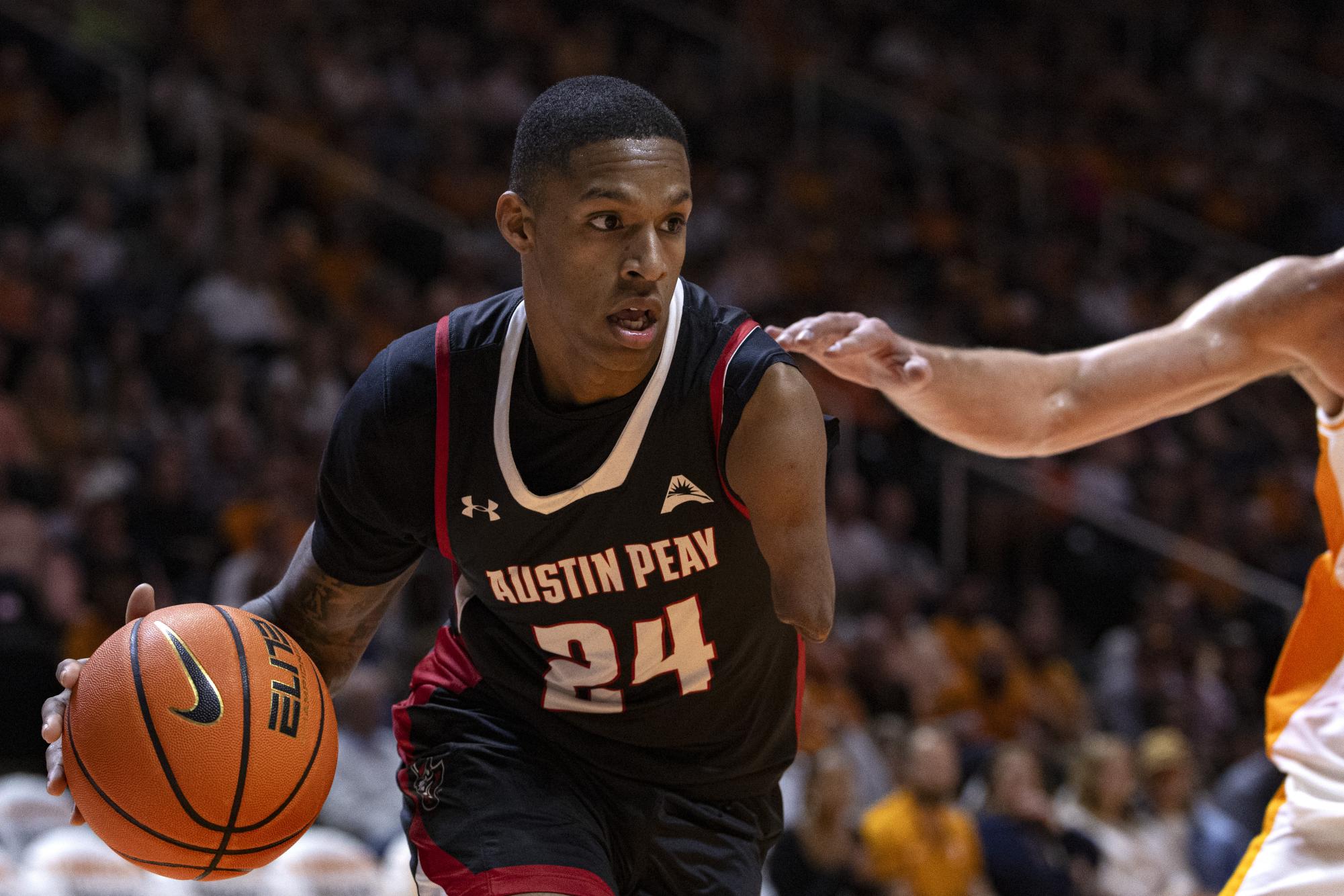 Hansel Enmanuel making an impact for Austin Peay on court with his 1 arm