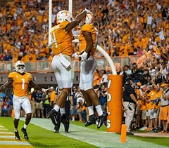 Tennessee vols celebrate a touchdown against MSU