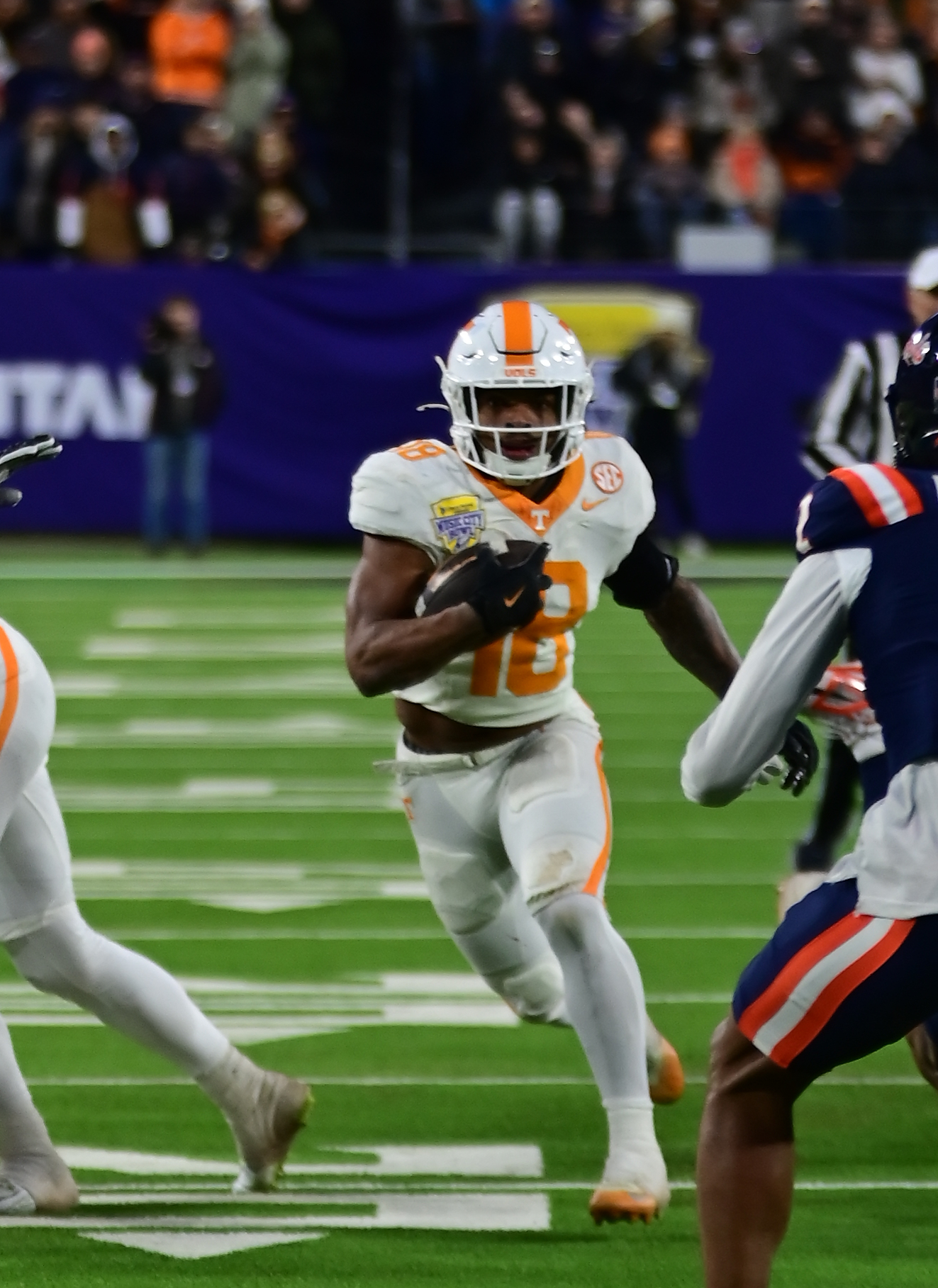 Illinois Fighting Illini Take Down the Tennessee Volunteers in a heartbreaking loss 30-28 in the Music City Bowl