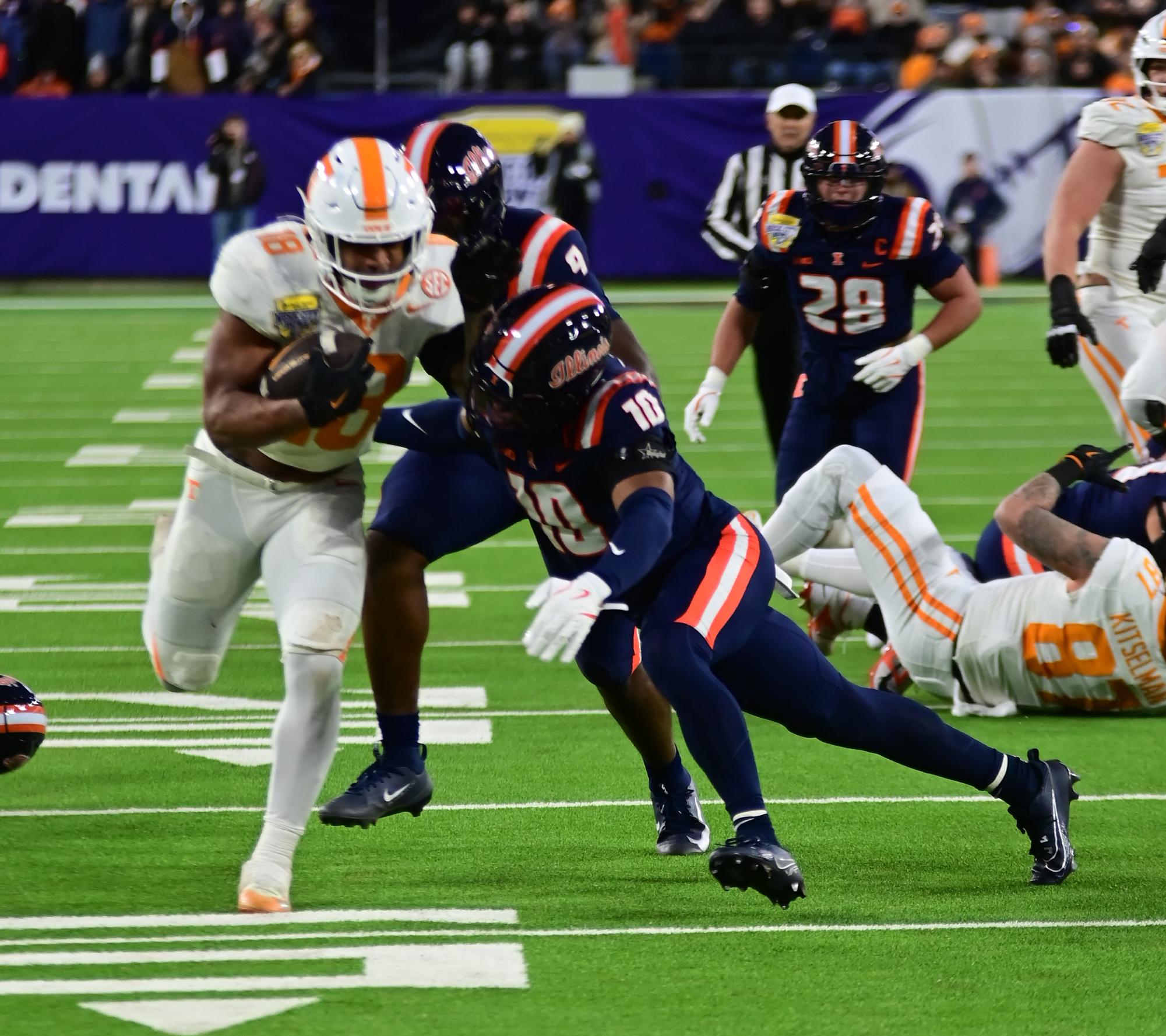 Illinois Fighting Illini Take Down the Tennessee Volunteers in a heartbreaking loss 30-28 in the Music City Bowl